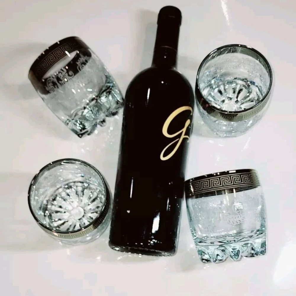 Elegant Gold Rimmed Glass Set - Picture 6 of 9